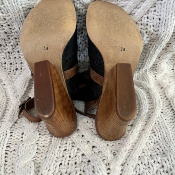 Black Sandal - Picture 6 of 8